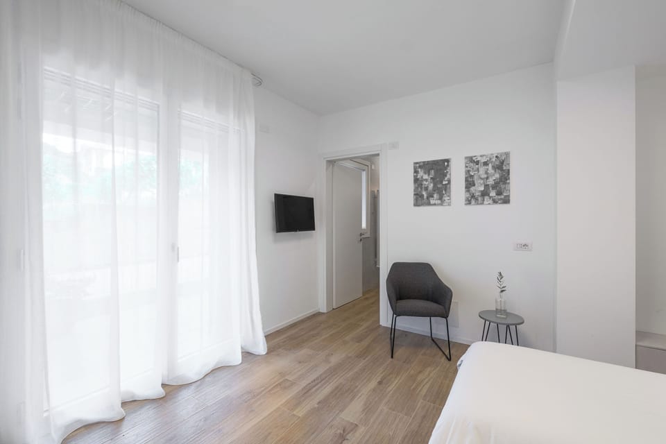 Comfort Double or Twin Room, Mobility Accessible, Private Bathroom | In-room safe, individually furnished, soundproofing, free WiFi