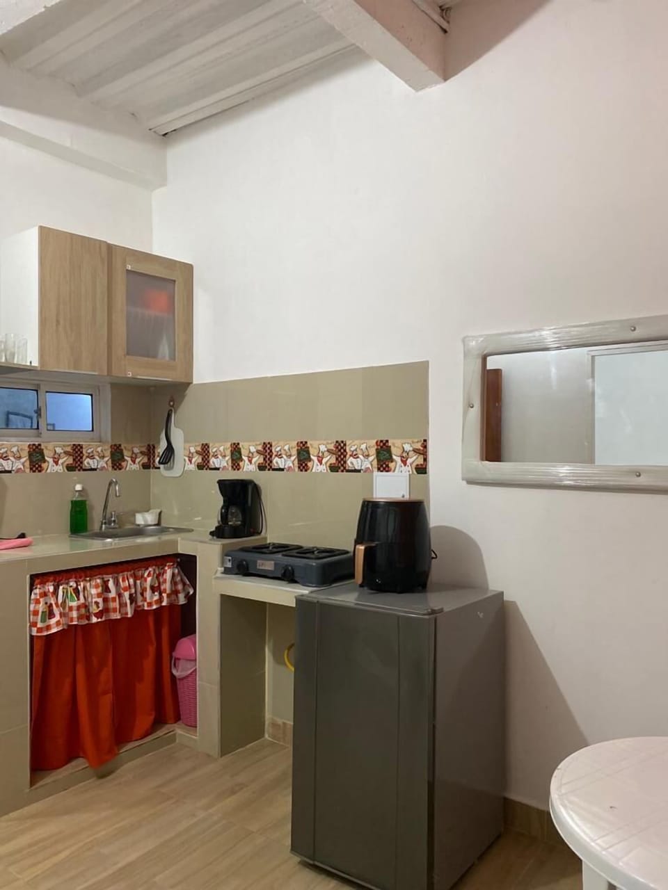 Economy Double Room | Individually decorated, individually furnished, desk, laptop workspace