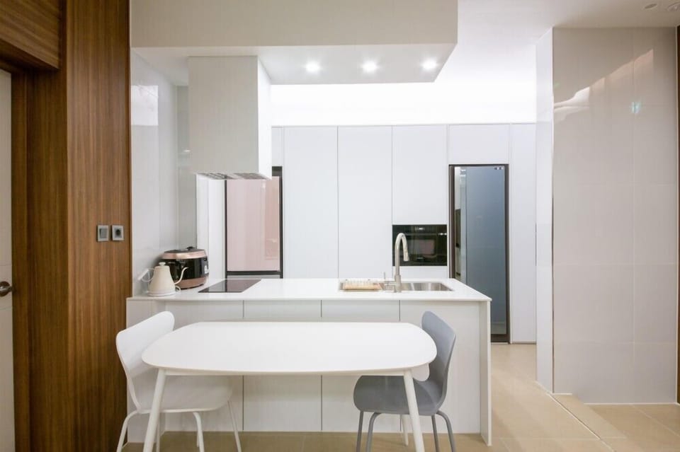 Room (B101)
