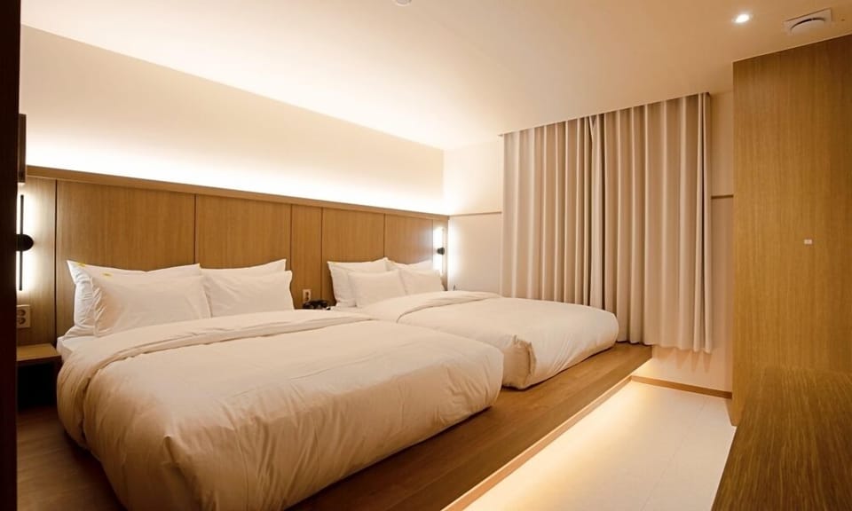 Premium bedding, individually decorated, individually furnished, desk