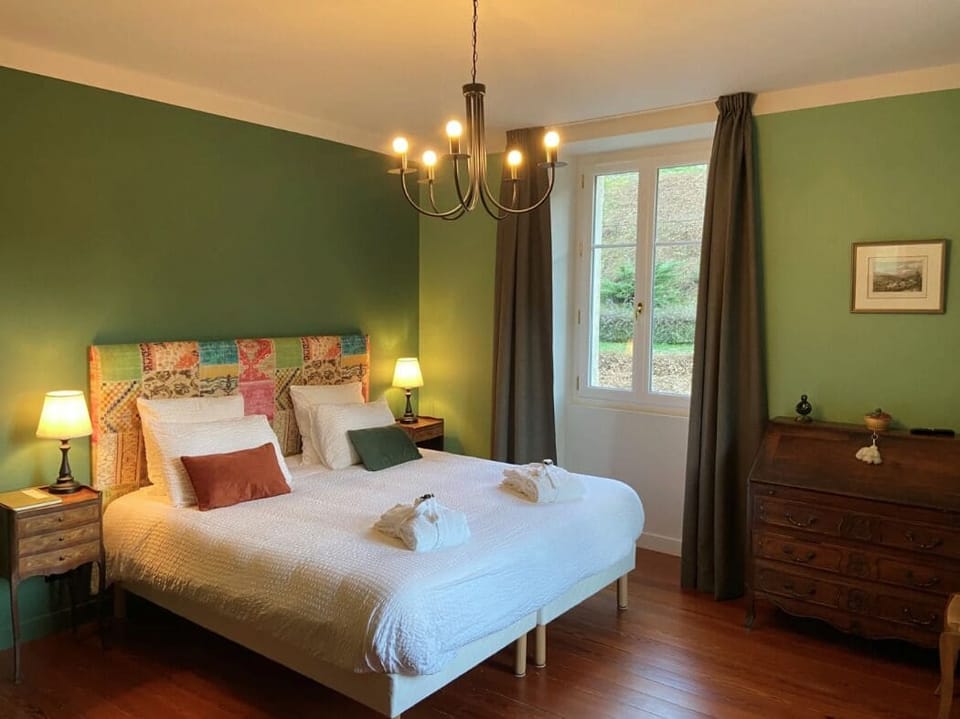 Economy Room, Mountain View | Free WiFi, bed sheets