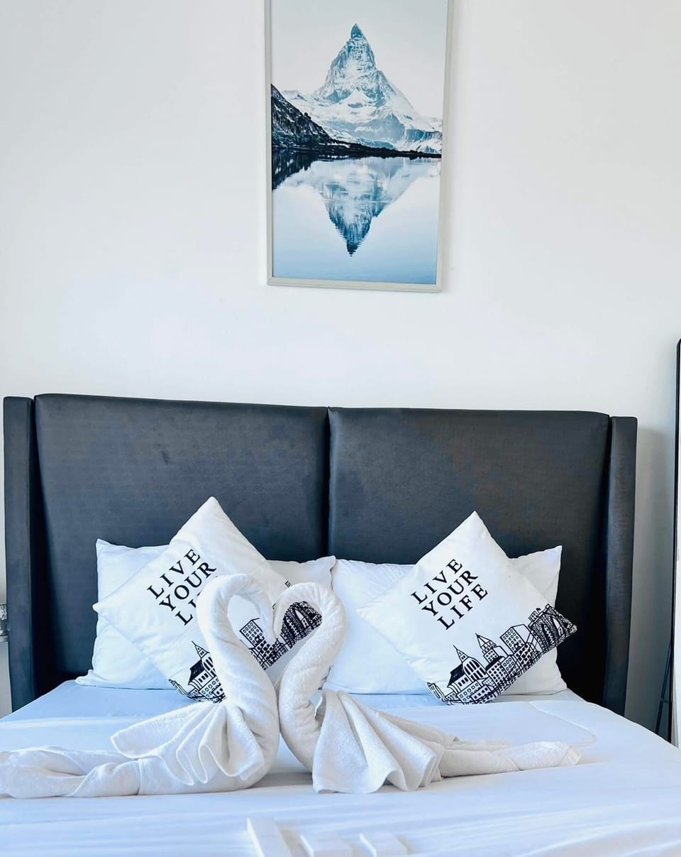 Superior Room, 1 Bedroom, Balcony, Sea View | Minibar, individually decorated, individually furnished, blackout drapes