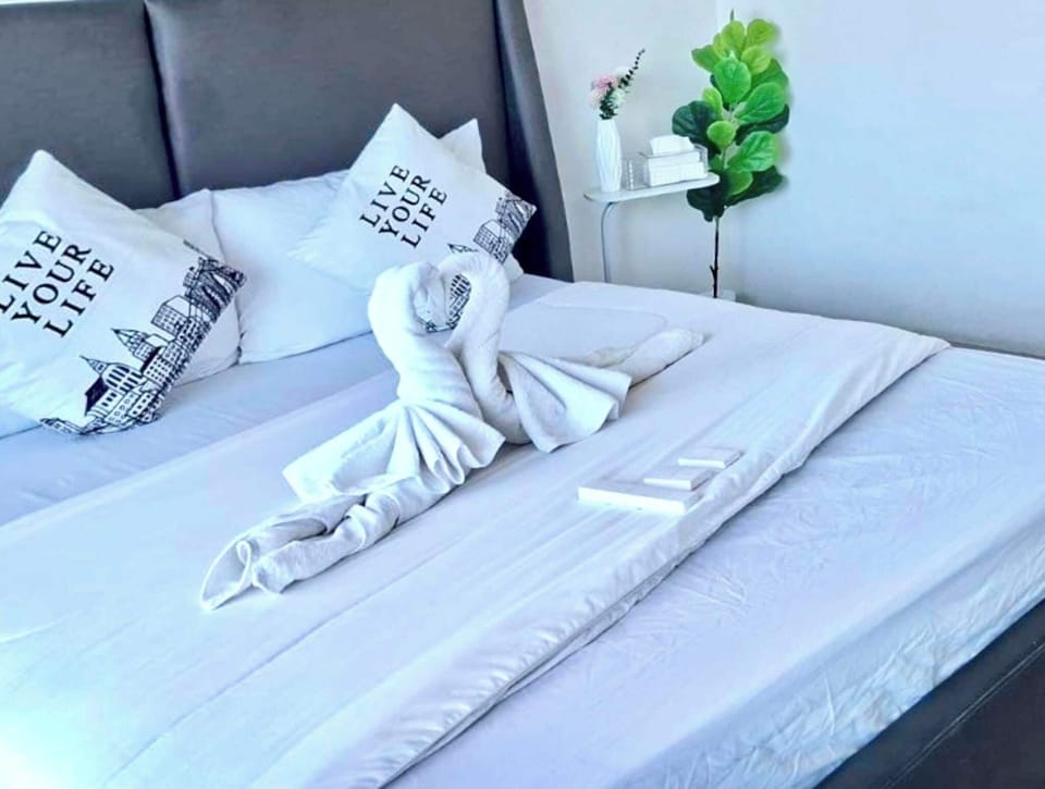 Superior Room, 1 Bedroom, Balcony, Sea View | Minibar, individually decorated, individually furnished, blackout drapes