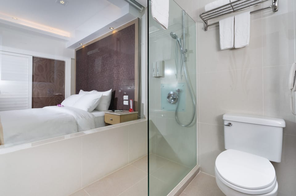 Premier Room | Minibar, in-room safe, desk, free WiFi