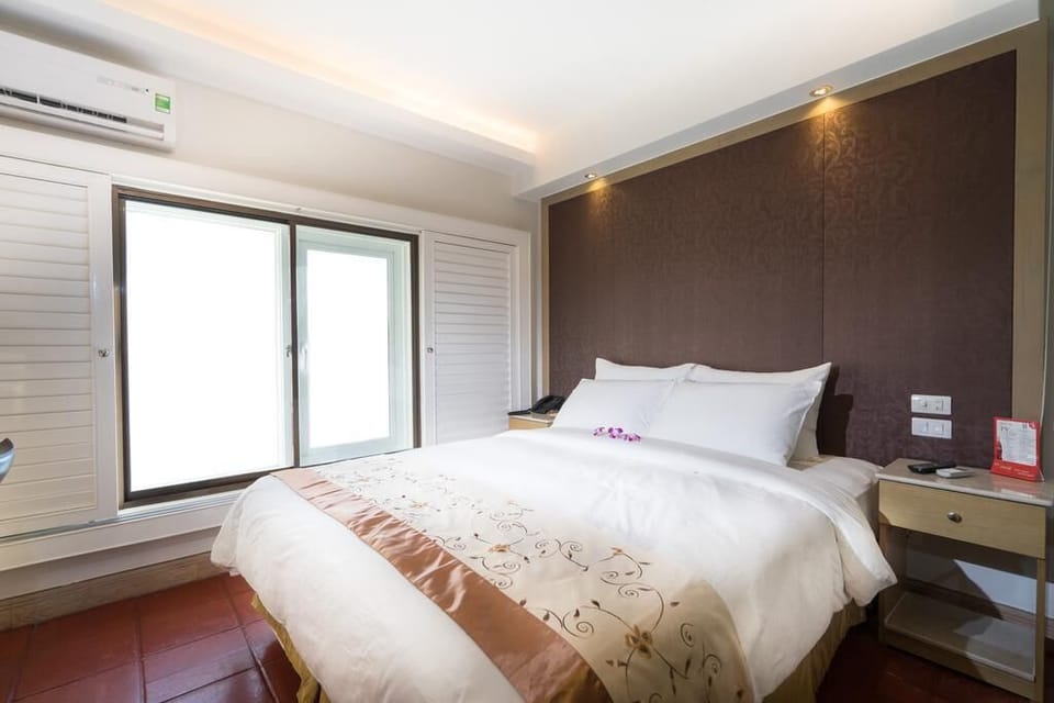 Deluxe Room | Minibar, in-room safe, desk, free WiFi