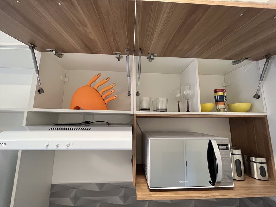 Standard Studio | Private kitchen | Fridge, microwave, stovetop, coffee/tea maker