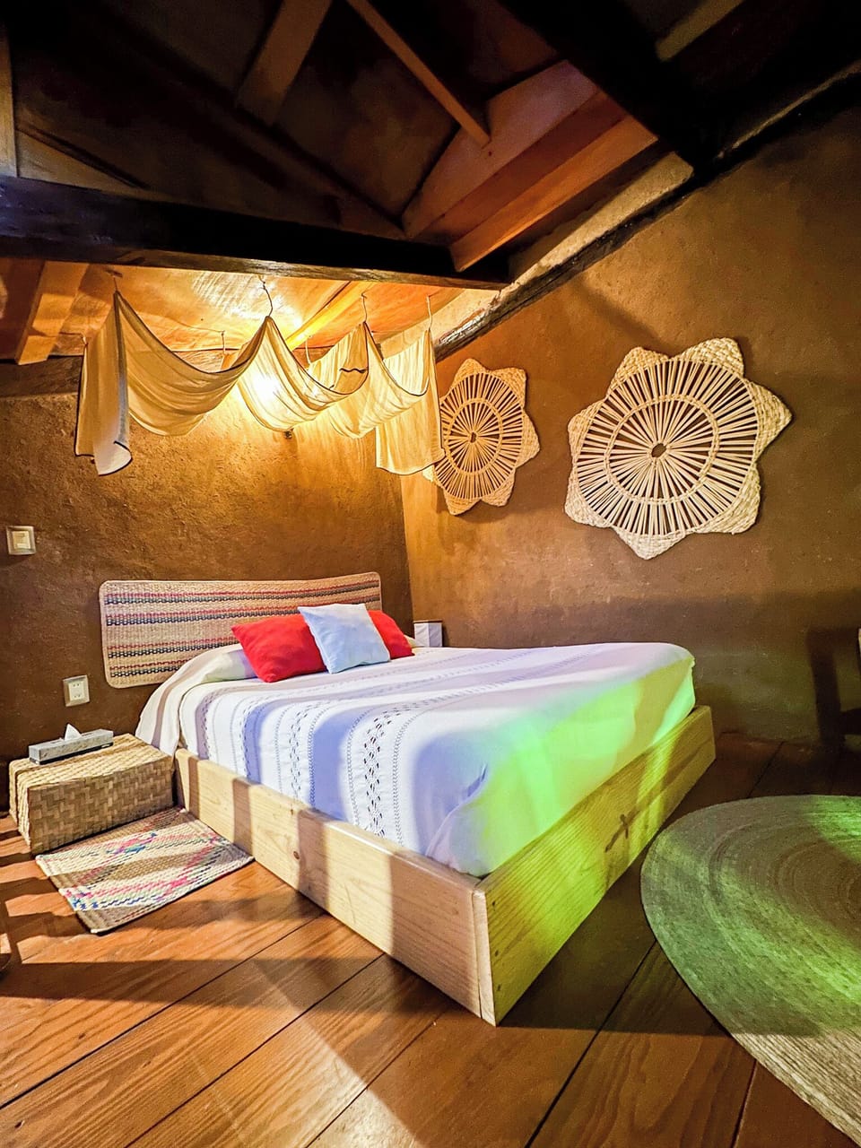 Romantic Apartment | Free WiFi, bed sheets