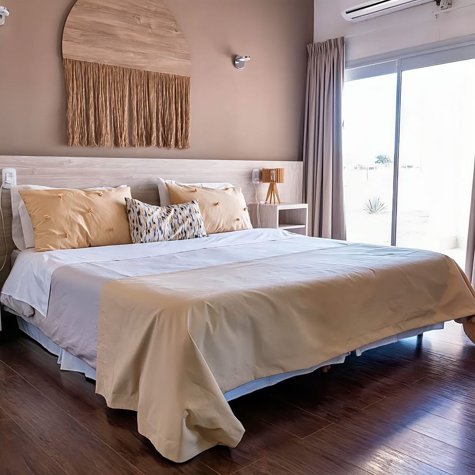 Deluxe Suite, Vineyard View | Individually decorated, individually furnished, free cribs/infant beds