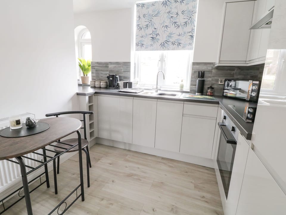 Cottage | Private kitchen | Cookware/dishes/utensils