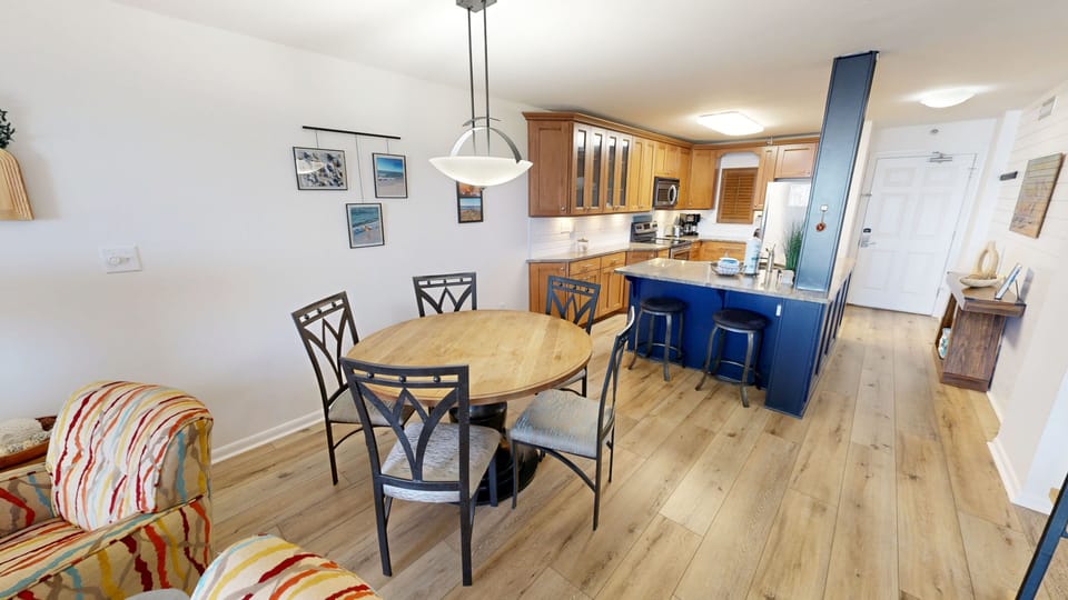 Condo, 2 Bedrooms | Dining