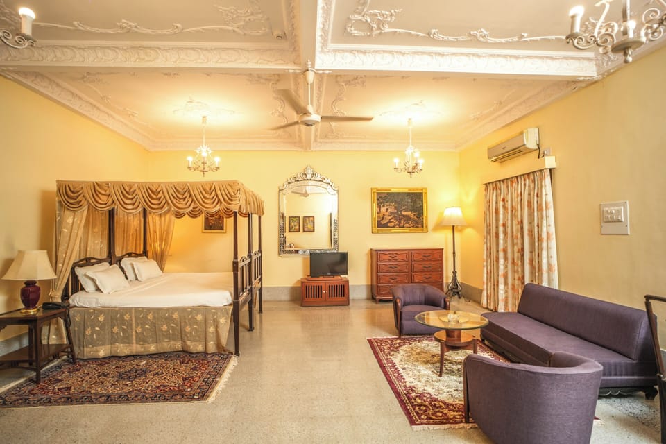 Classic Room | Individually furnished, desk, free WiFi, bed sheets