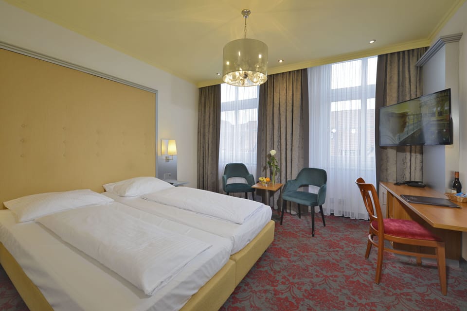 Standard Double Room | Hypo-allergenic bedding, minibar, desk, iron/ironing board