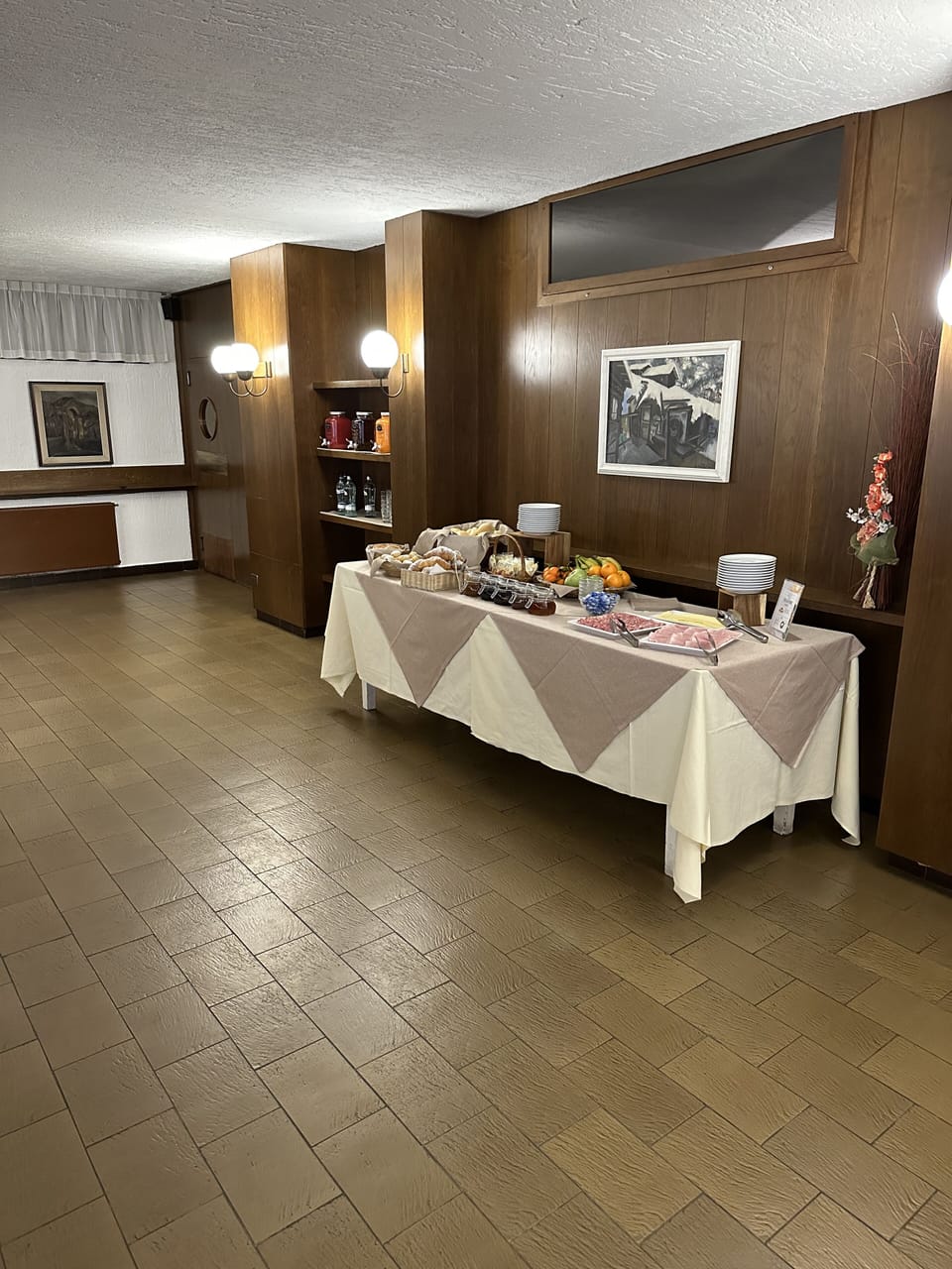 Daily full breakfast (EUR 15 per person)