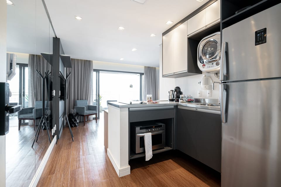 Studio Casal | Private kitchen | Full-size fridge, microwave, oven, stovetop