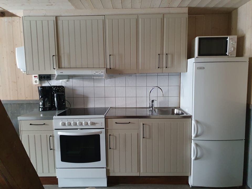 Comfort Studio | Private kitchen | Coffee/tea maker, full-size fridge, oven, stovetop