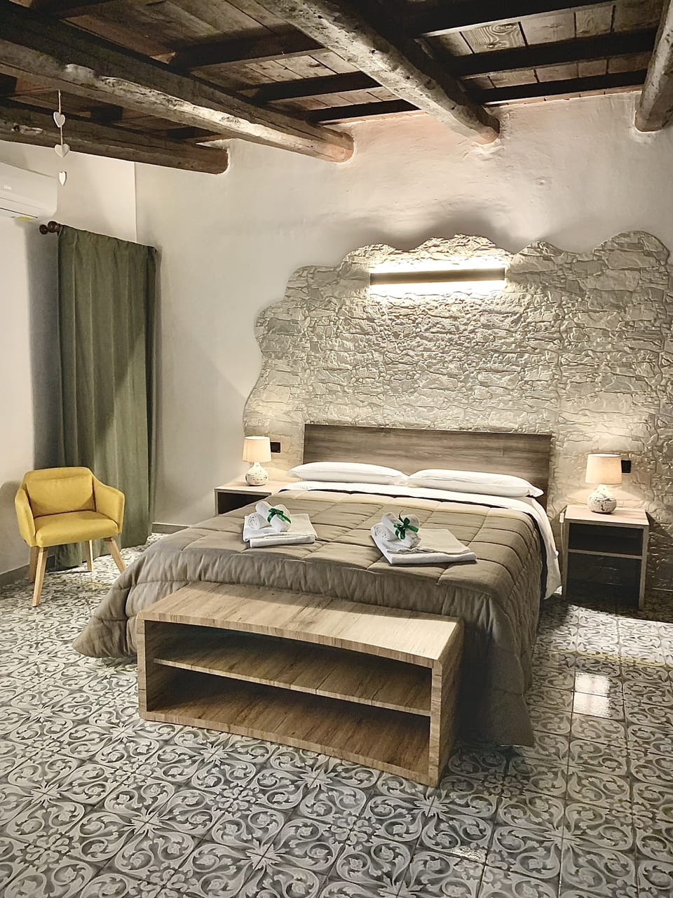 Premium bedding, down comforters, iron/ironing board, free WiFi