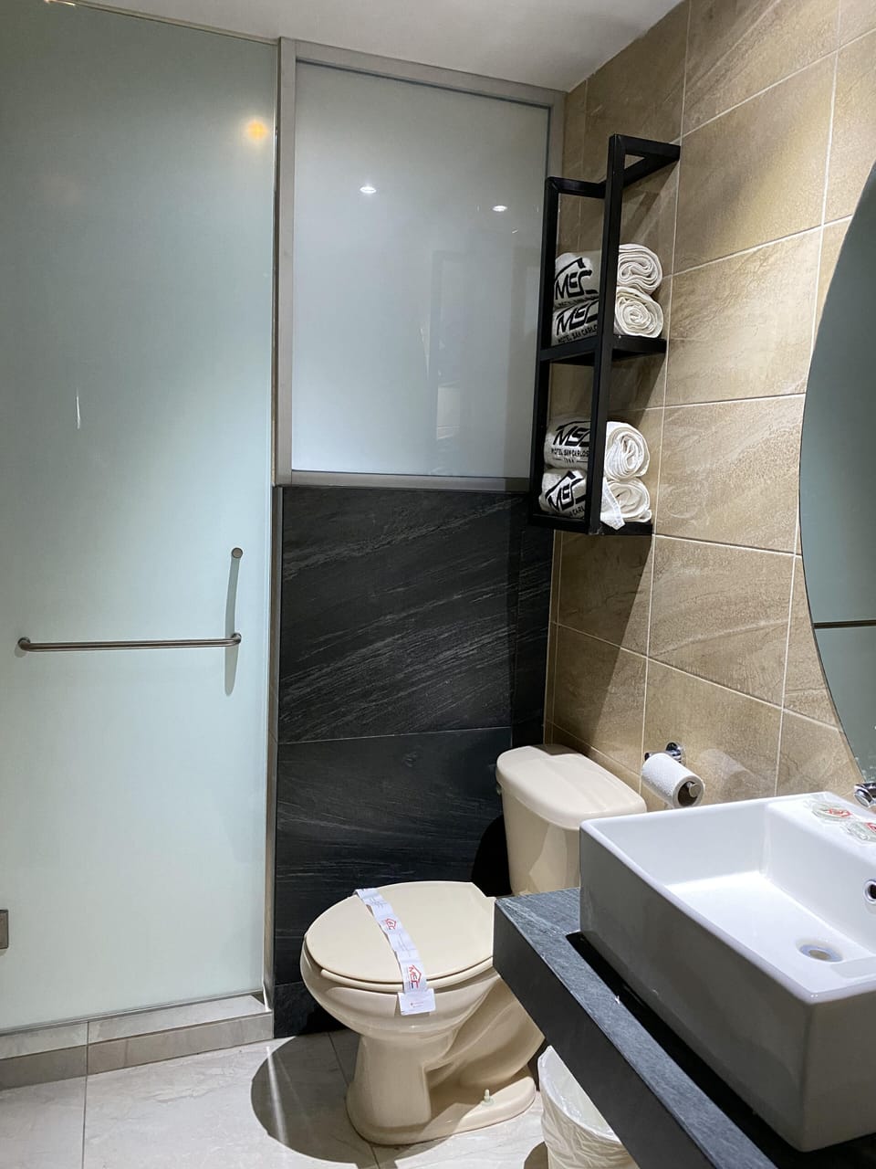 Family Room | Bathroom | Shower, towels