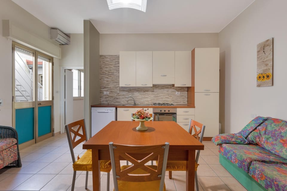 Apartment | Living area | Flat-screen TV