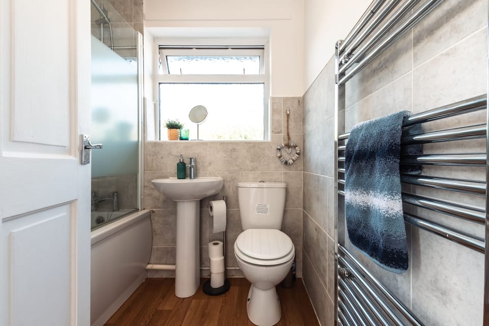 Basic Room | Bathroom