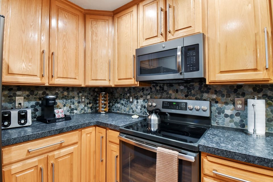 Condo, 2 Bedrooms | Private kitchen | Coffee/tea maker, fridge, oven, toaster