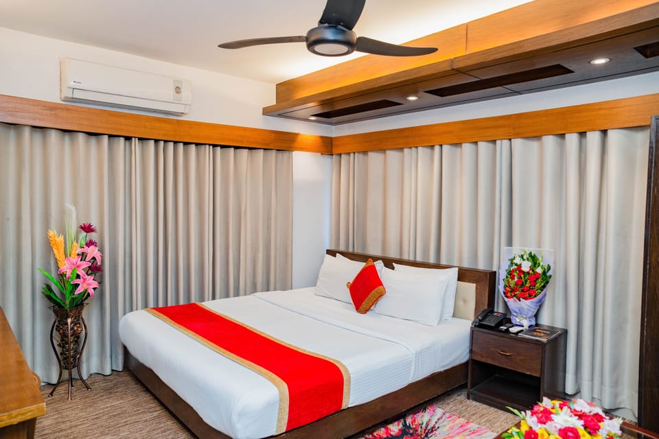 Executive Room | Premium bedding, down comforters, memory foam beds, minibar