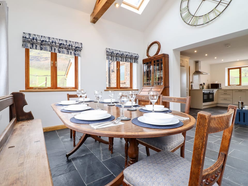 Cottage | Dining
