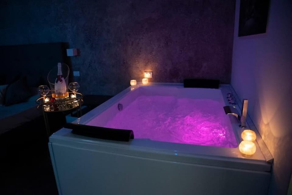 Luxury Room | Premium bedding, down comforters, memory foam beds, minibar