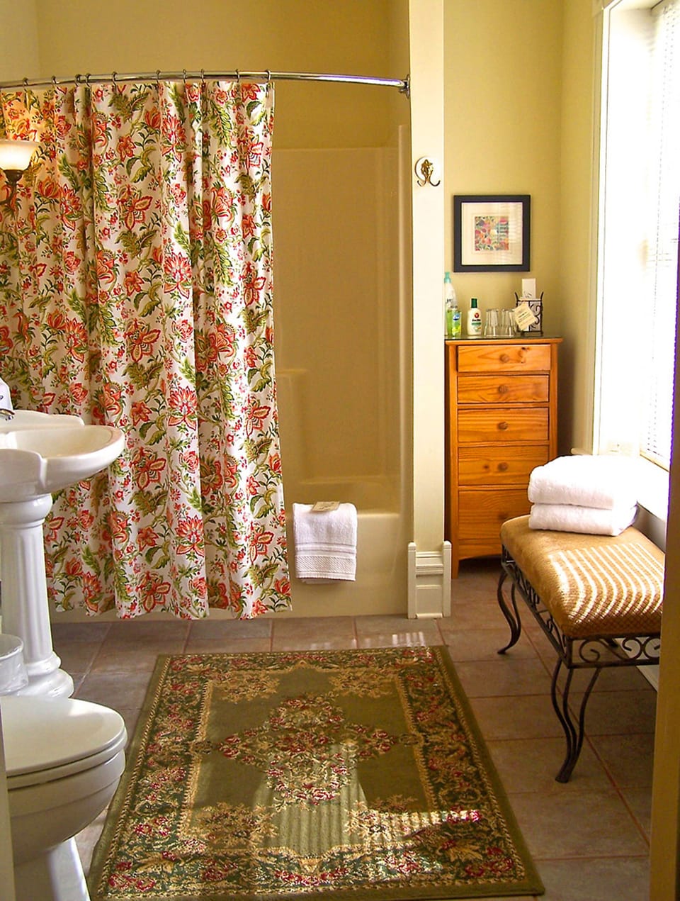 Premium Suite, 1 King Bed, Ensuite, Garden View | Bathroom | Combined shower/tub, free toiletries, hair dryer, bathrobes