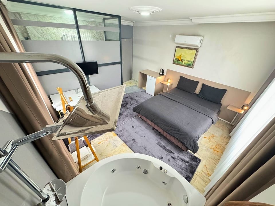Romantic Room, 1 Bedroom | Premium bedding, minibar, individually decorated, individually furnished