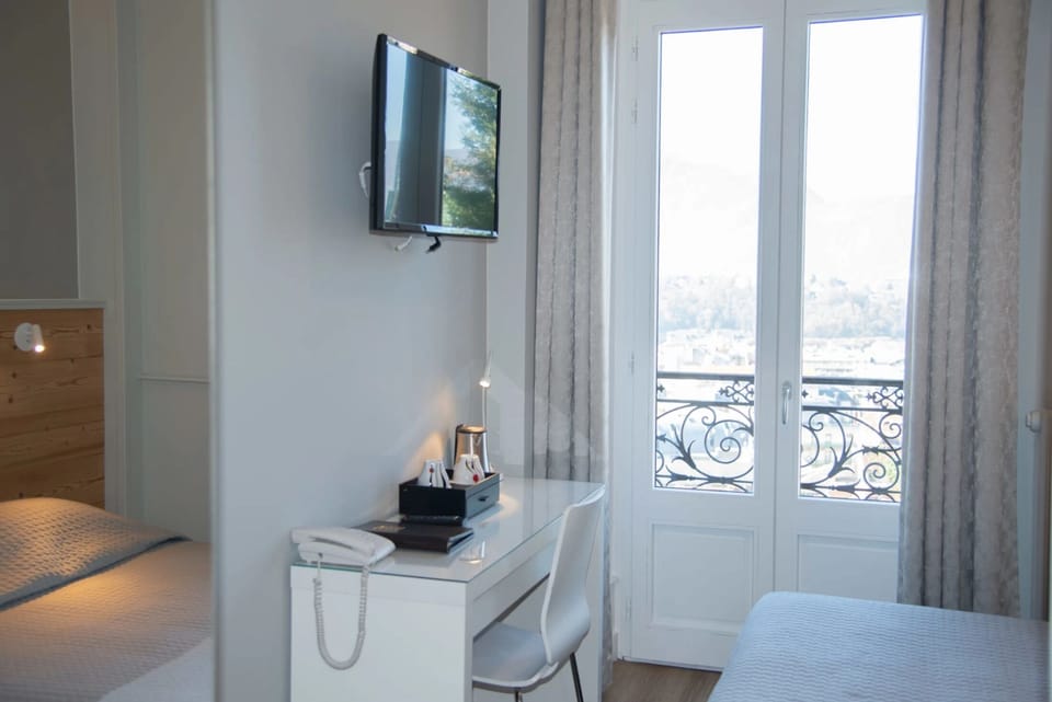 Standard Room, 1 Double Bed | Desk, laptop workspace, free WiFi, bed sheets