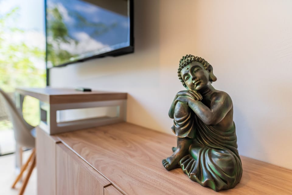 Superior Studio, 1 King Bed, Private Pool | In-room safe, desk, free WiFi, bed sheets