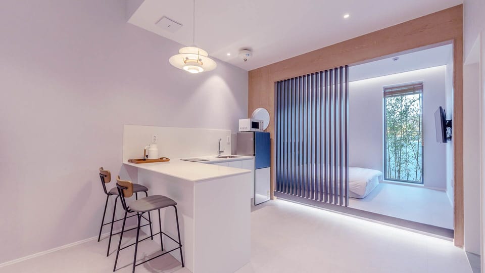 Deluxe Room | In-room dining