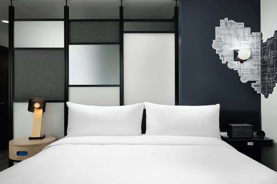 Premium bedding, in-room safe, desk, blackout drapes