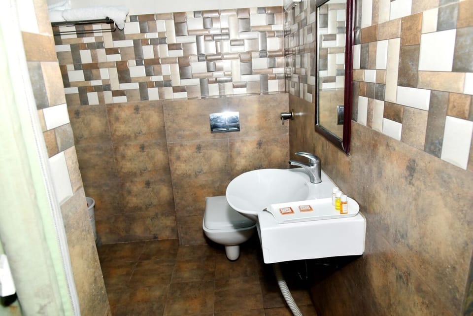Deluxe Room | Bathroom