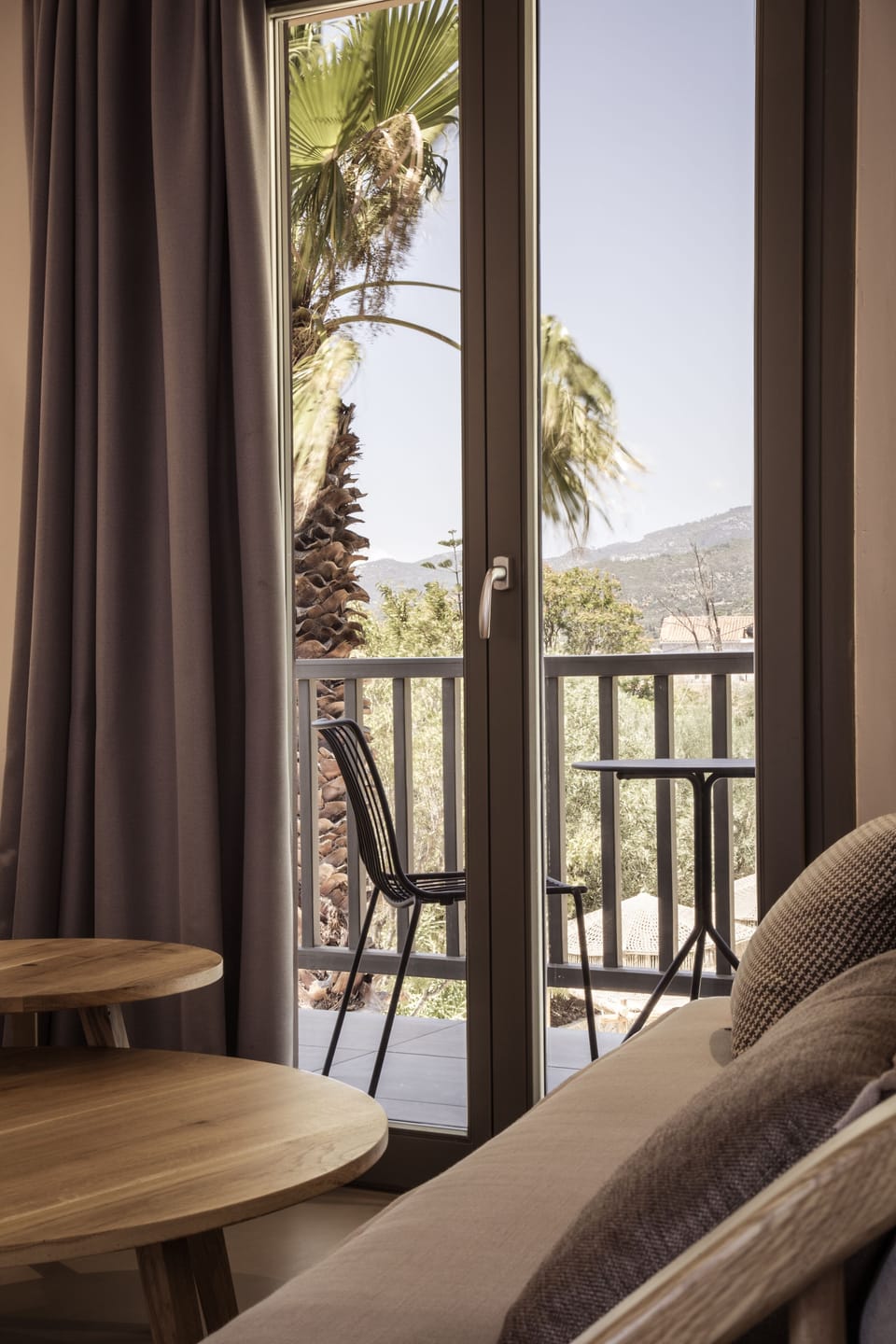 Superior Suite | Living area | 42-inch flat-screen TV with satellite channels, TV