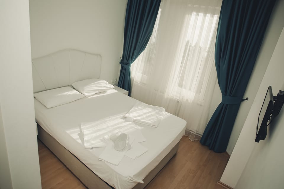 Standard Room, Beach View | Desk, free WiFi, bed sheets