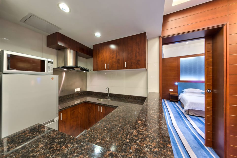 Apartment suite | Premium bedding, down comforters, pillowtop beds, minibar