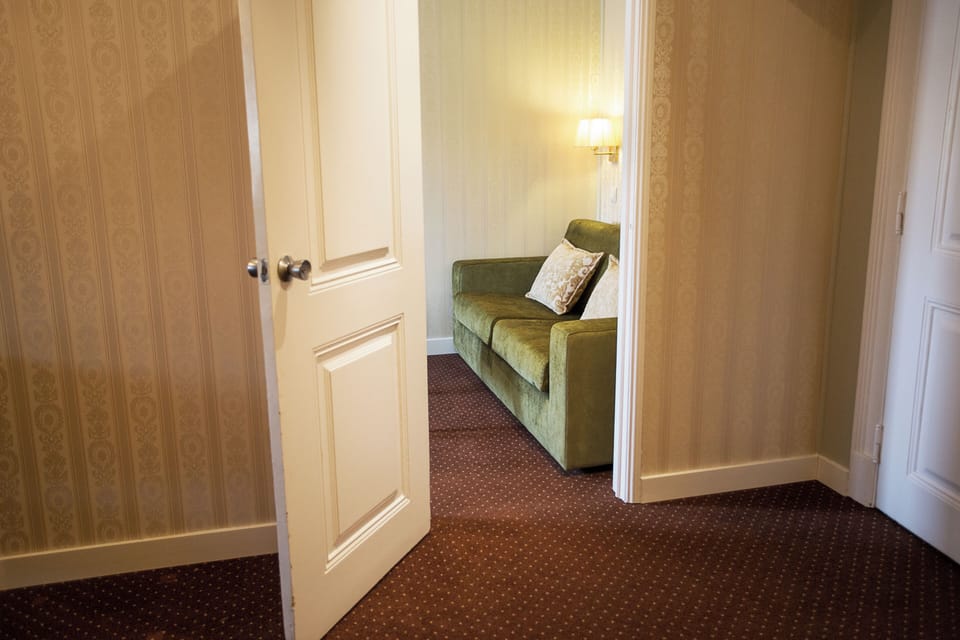Family Room | Desk, free WiFi, bed sheets