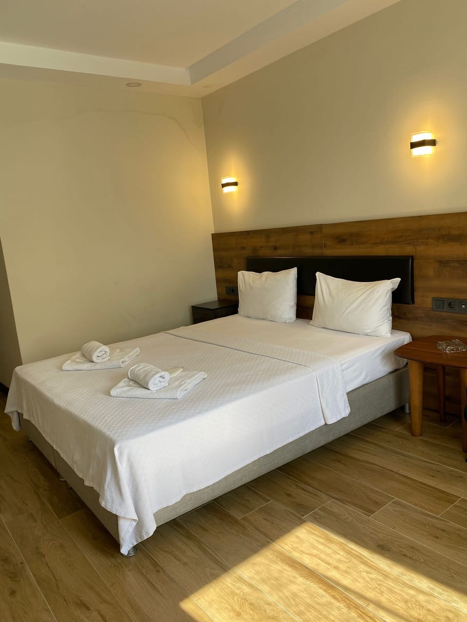 Luxury Double Room | Minibar, desk, laptop workspace, WiFi (free)