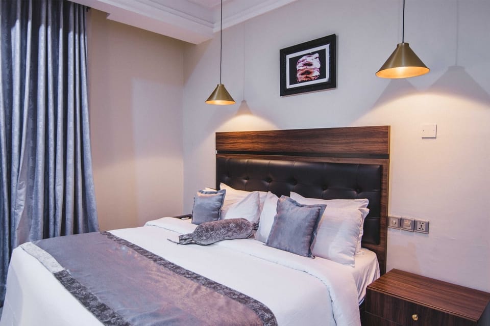 Frette Italian sheets, premium bedding, pillowtop beds, in-room safe