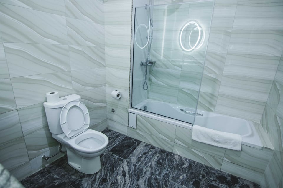 Rainfall showerhead, designer toiletries, hair dryer, towels