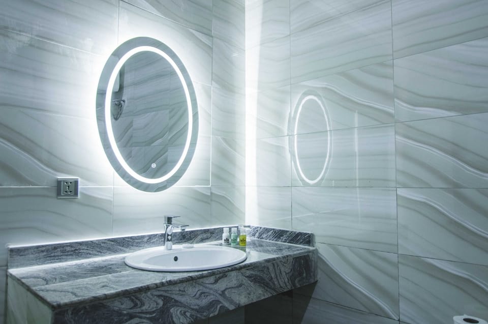 Rainfall showerhead, designer toiletries, hair dryer, towels