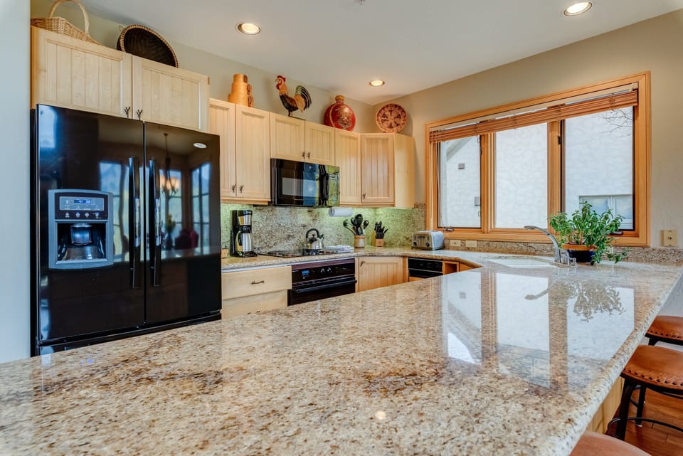 Townhome, 3 Bedrooms | Private kitchen | Coffee/tea maker