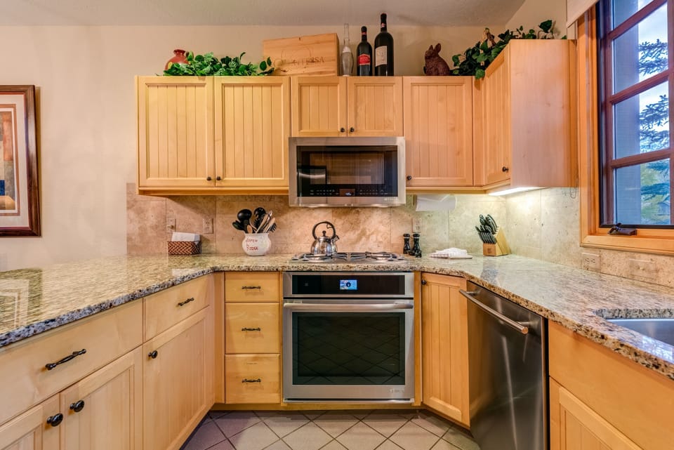 Townhome, 3 Bedrooms | Private kitchen | Fridge, coffee/tea maker