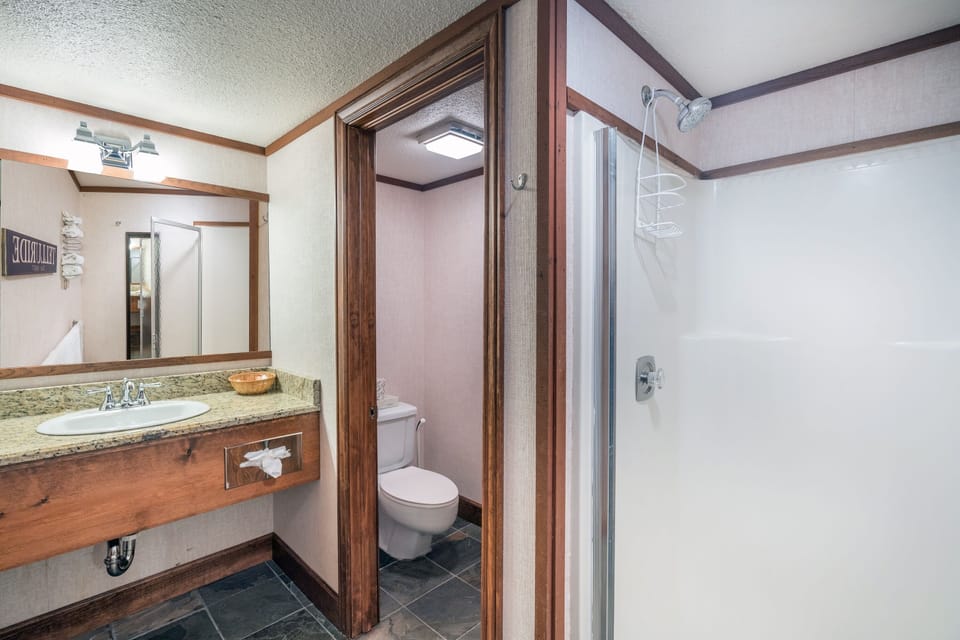 Room, 1 Bedroom | Bathroom