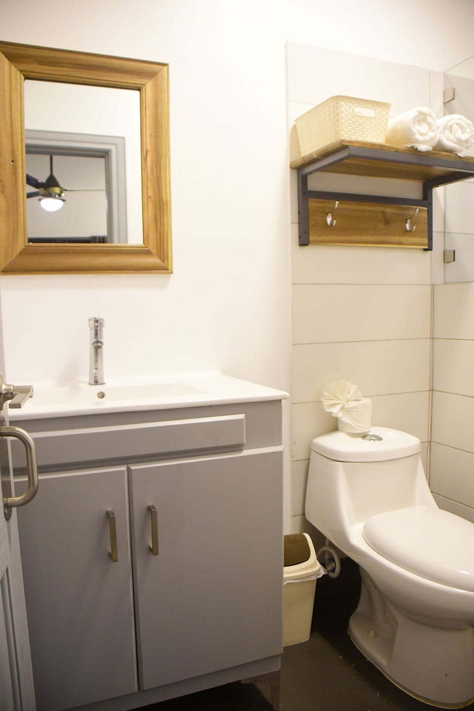Junior Room, 1 Twin Bed, Private Bathroom | Bathroom | Shower, rainfall showerhead, designer toiletries, hair dryer