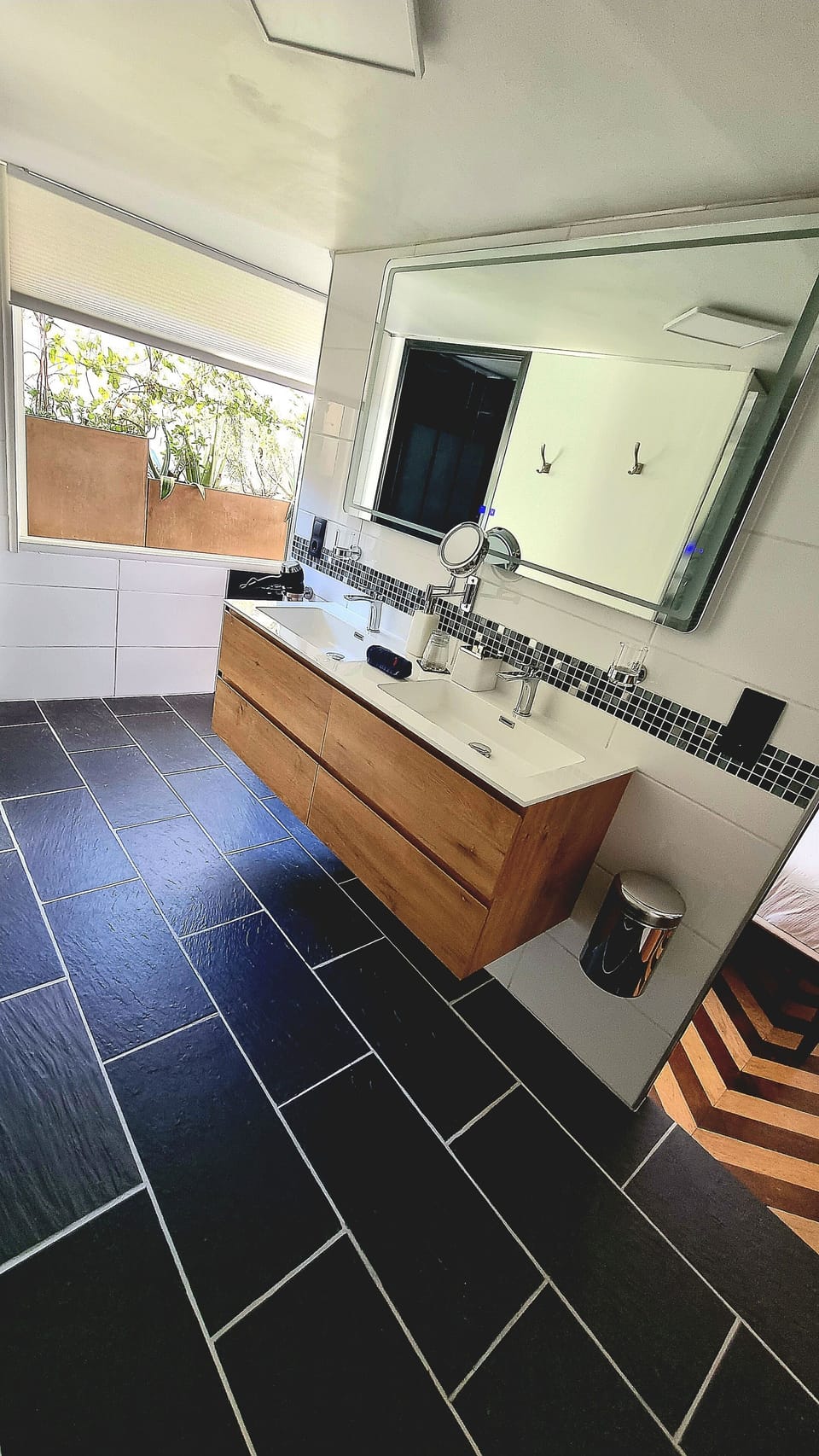 Superior Room | Bathroom | Shower, hair dryer, slippers, towels