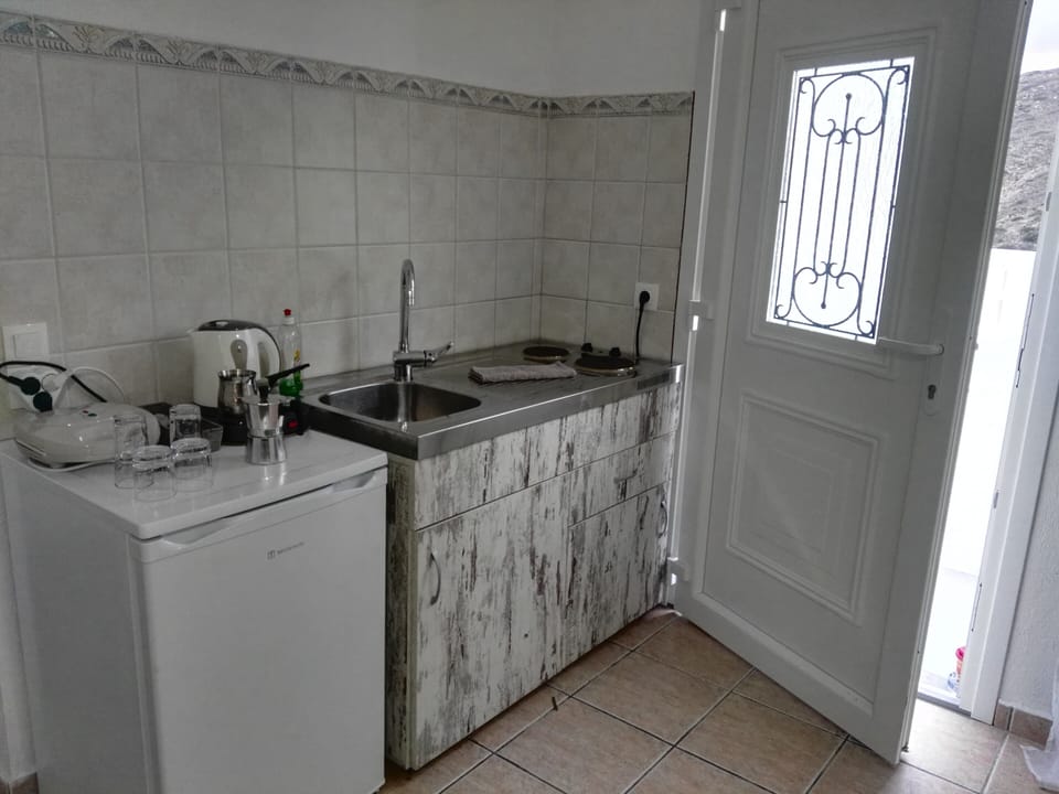 Standard Double Room (Sykia) | Private kitchenette | Fridge