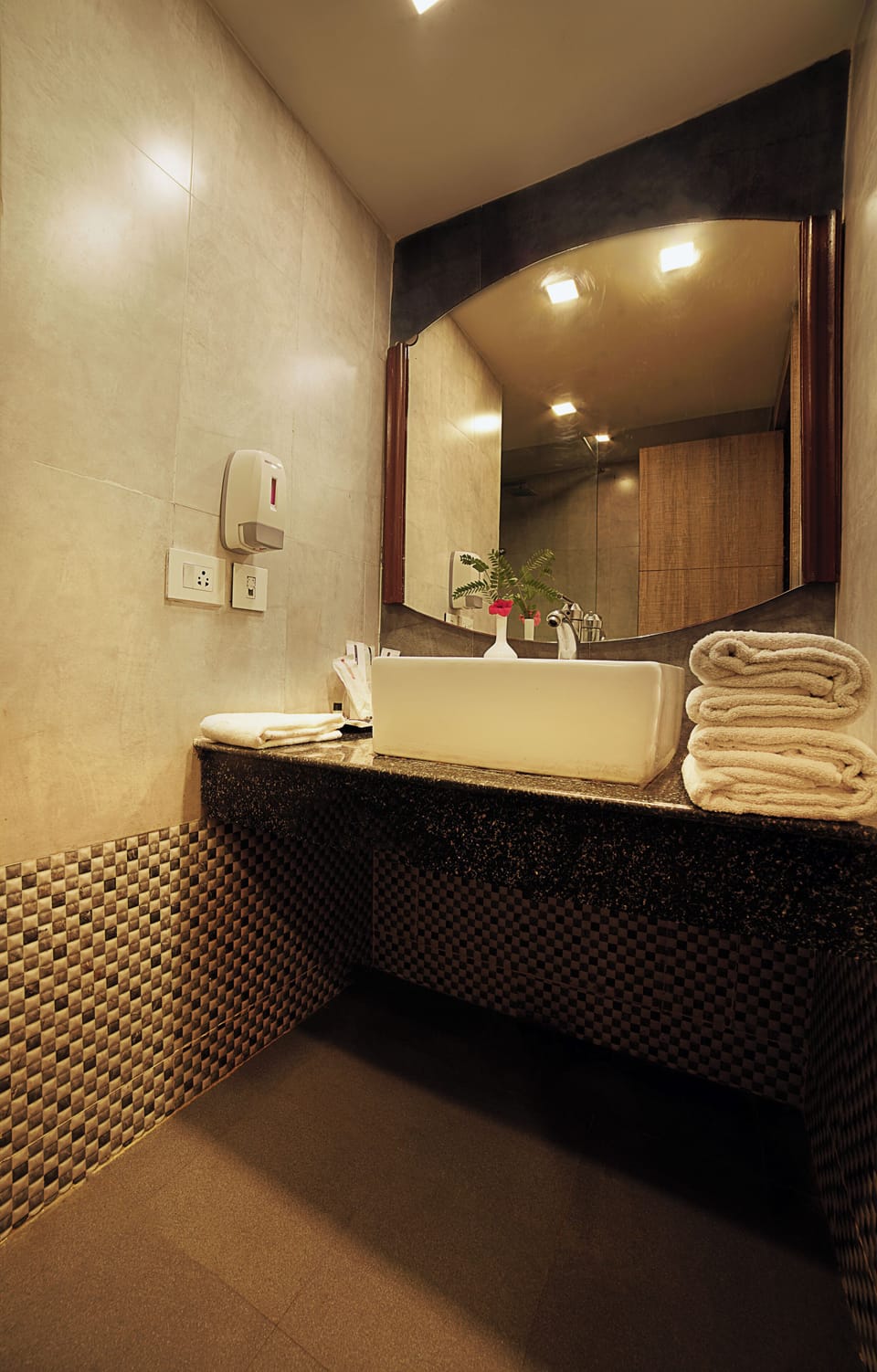 Shower, rainfall showerhead, free toiletries, hair dryer