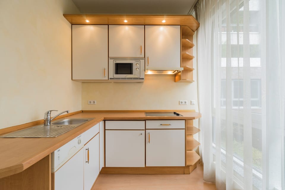 Deluxe Suite | Private kitchen | Fridge, microwave, stovetop, espresso maker